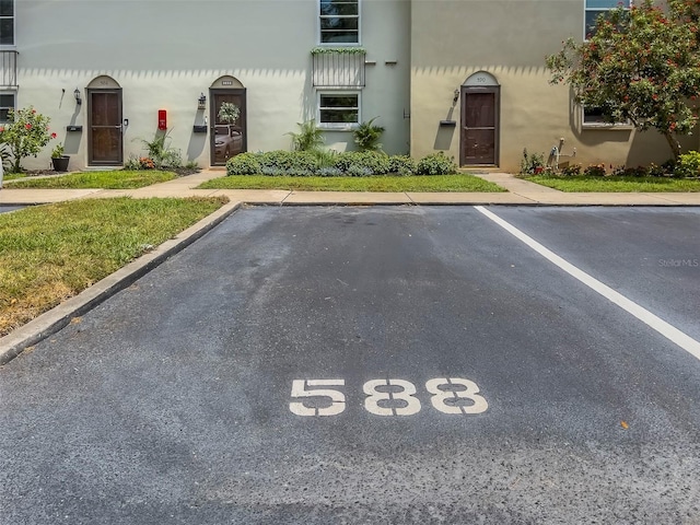 2700 Bayshore Blvd Unit 588, Dunedin, FL 34698 - view of uncovered parking lot