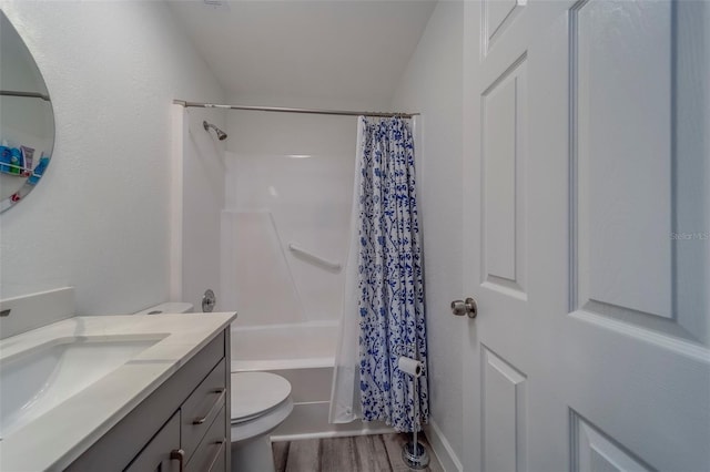 2700 Bayshore Blvd Unit 588, Dunedin, FL 34698 - full bath featuring vanity, shower / tub combo with curtain, and wood finished floors