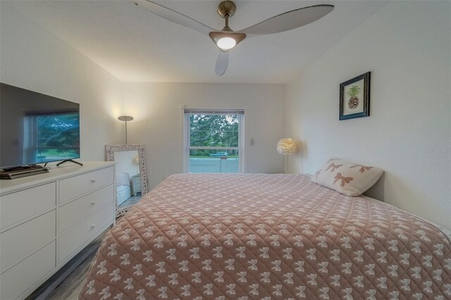 2700 Bayshore Blvd Unit 588, Dunedin, FL 34698 - bedroom with ceiling fan
