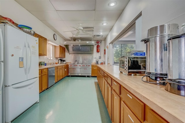 2700 Bayshore Blvd Unit 588, Dunedin, FL 34698 - kitchen featuring appliances with stainless steel finishes, ventilation hood, light countertops, a paneled ceiling, and a ceiling fan
