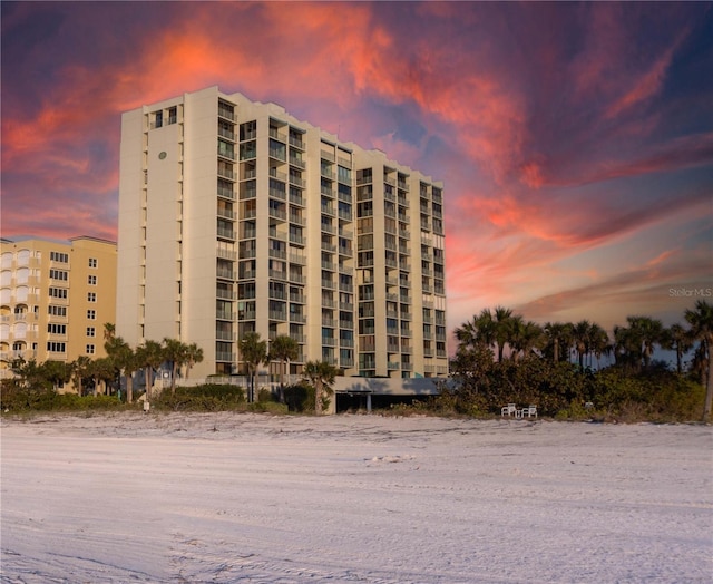view of apartment building / complex