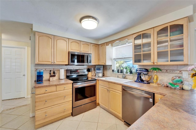 2533 Limewood Dr, Holiday, FL 34690 - kitchen with appliances with stainless steel finishes, light brown cabinetry, light tile patterned floors, and tasteful backsplash