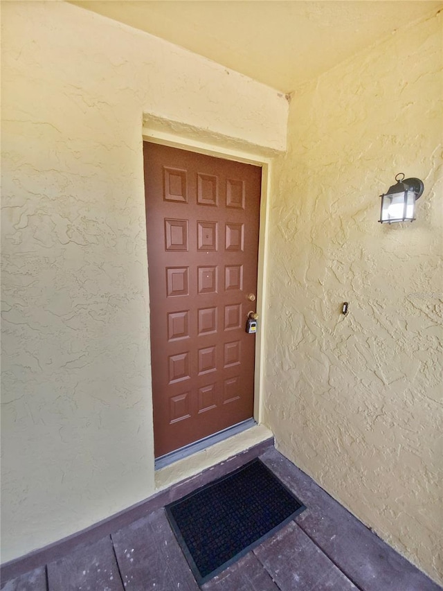 property entrance featuring stucco siding