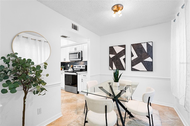 408 S Arrawana Ave Unit B4, Tampa, FL 33609 - dining space featuring visible vents and a textured ceiling