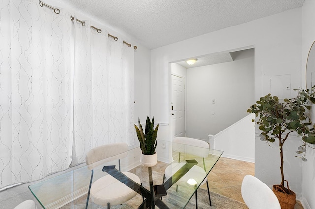 408 S Arrawana Ave Unit B4, Tampa, FL 33609 - dining room with a textured ceiling