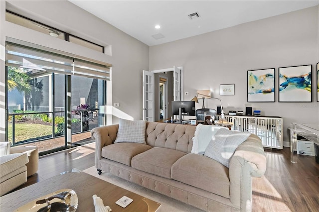 living area with visible vents, recessed lighting, and wood finished floors