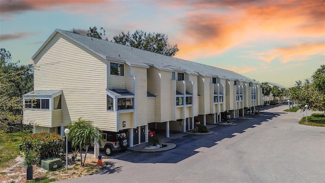 1500 Sunset Rd Unit G4, Tarpon Springs, FL 34689 - view of property at dusk