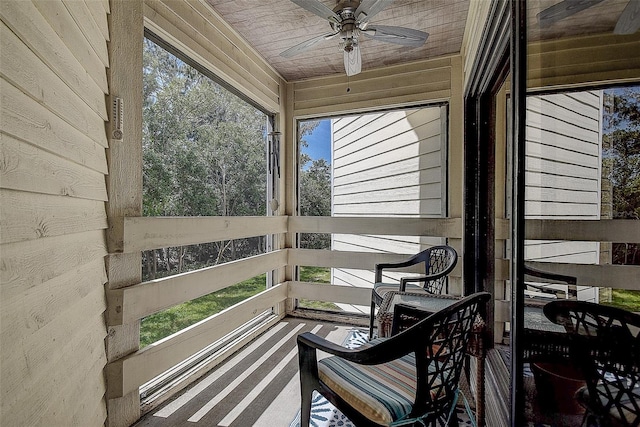 1500 Sunset Rd Unit G4, Tarpon Springs, FL 34689 - sunroom featuring a ceiling fan