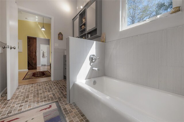 604 W Hilda St, Tampa, FL 33603 - bathroom with a tub