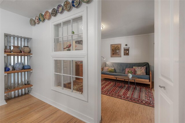 604 W Hilda St, Tampa, FL 33603 - living area with wood finished floors and baseboards