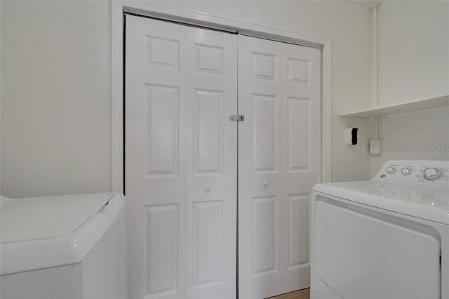 1138 Howard St, Clearwater, FL 33756 - clothes washing area with washer / clothes dryer and laundry area