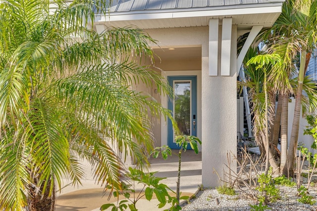 16306 1st St E, Redington Beach, FL 33708 - entrance to property with stucco siding