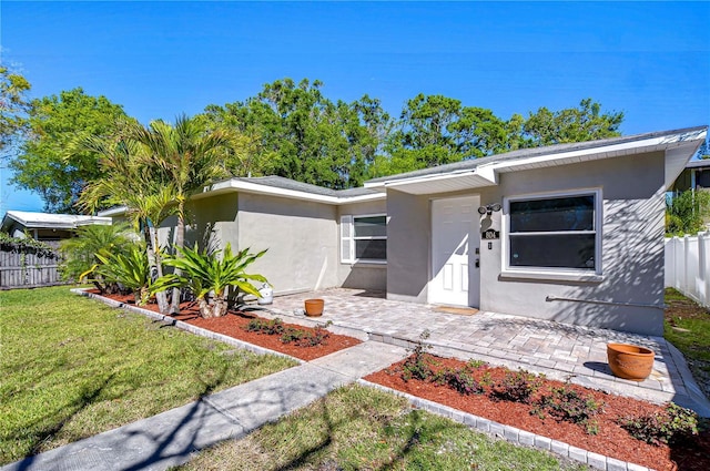 804 Shore Dr W, Oldsmar, FL 34677 - view of front of home featuring a front lawn, stucco siding, and fence