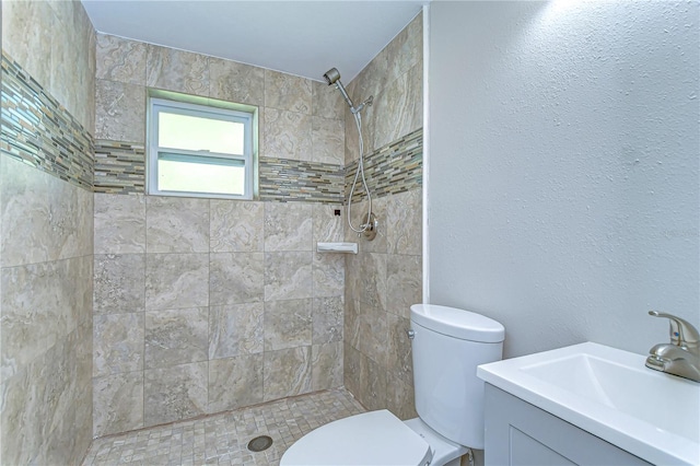 804 Shore Dr W, Oldsmar, FL 34677 - bathroom with a tile shower, toilet, and vanity
