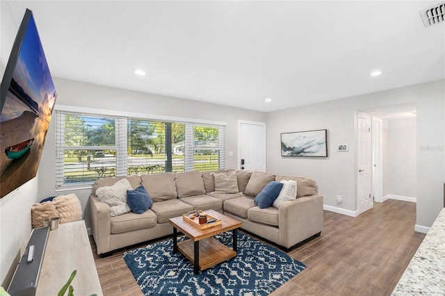 living room featuring visible vents, recessed lighting, baseboards, and wood finished floors
