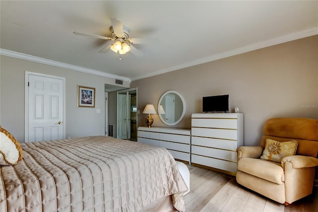 895 S Gulfview Blvd Unit 309, Clearwater Beach, FL 33767 - bedroom with visible vents, crown molding, light wood-style floors, and ceiling fan
