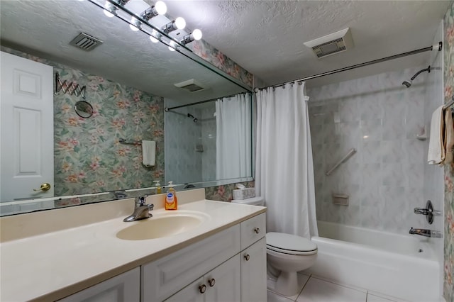 895 S Gulfview Blvd Unit 309, Clearwater Beach, FL 33767 - full bath featuring a textured ceiling, visible vents, tile patterned floors, and wallpapered walls