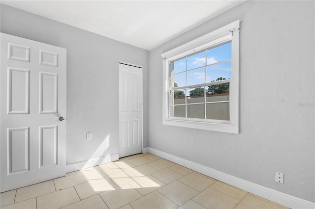 tiled empty room with baseboards