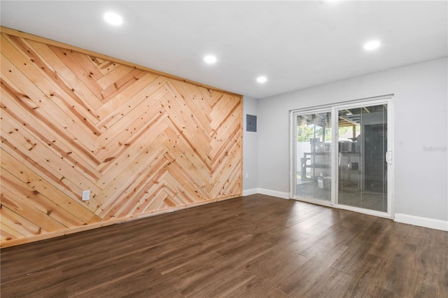 empty room featuring dark wood-style floors, baseboards, and recessed lighting