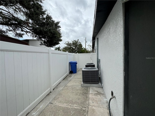 7608 Lakeside Blvd, Tampa, FL 33614 - photo 36