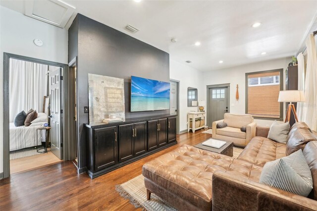 living room featuring visible vents, recessed lighting, and wood finished floors