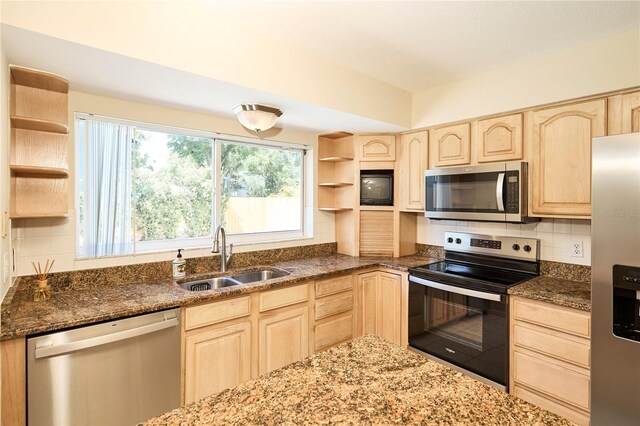 3103 Taragrove Dr, Tampa, FL 33618 - photo 44