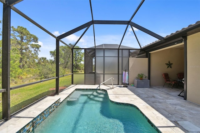 12379 Amica Loop, Venice, FL 34293 - swimming pool with a patio, a yard, and glass enclosure