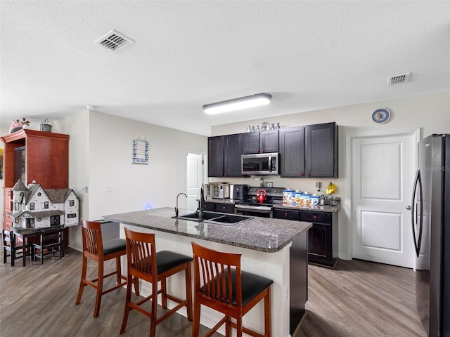 5946 81st Ave N, Pinellas Park, FL 33781 - kitchen featuring a sink, a breakfast bar area, visible vents, and appliances with stainless steel finishes