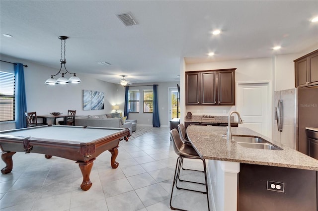 game room with recessed lighting, a sink, ceiling fan, and visible vents