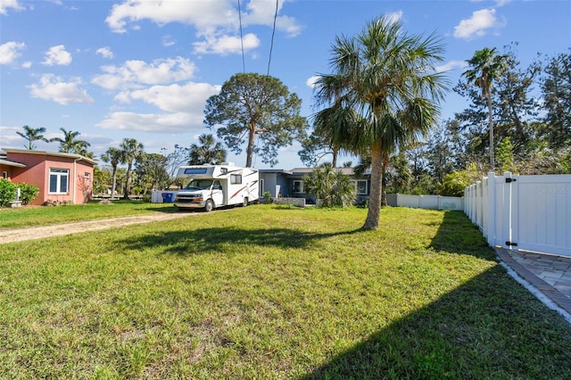 Listing photo 3 for 1516 Massachusetts Ave NE, Saint Petersburg FL 33703