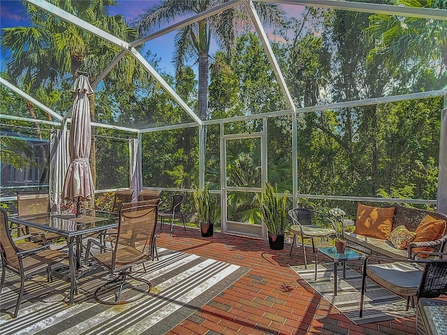 sunroom / solarium featuring an outdoor hangout area