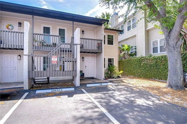 527 S Lincoln Ave Unit A108, Tampa, FL 33609 - view of front of property featuring uncovered parking