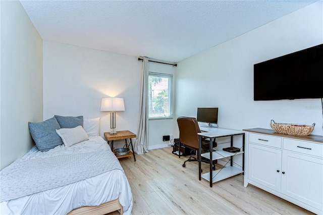 527 S Lincoln Ave Unit A108, Tampa, FL 33609 - bedroom with a textured ceiling and light wood-type flooring
