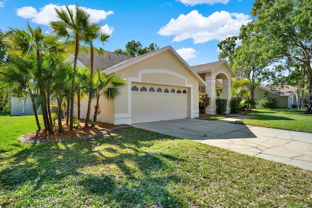 view of front facade with stucco siding, driveway, a garage, and a front yard