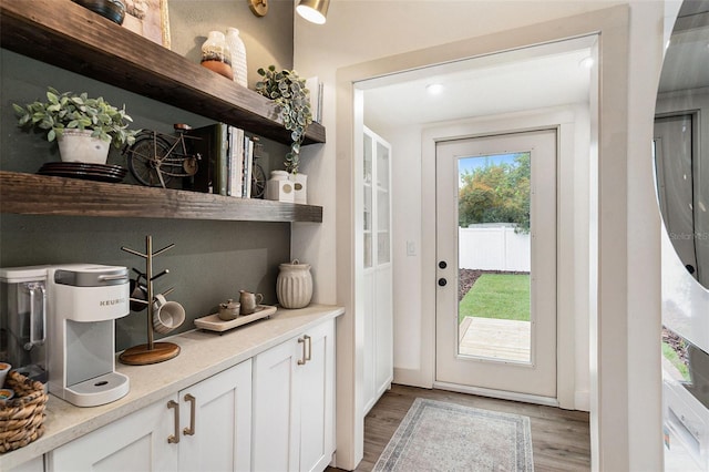 2910 W Aquilla St, Tampa, FL 33629 - entryway featuring light wood-style floors