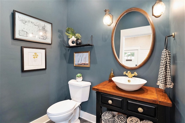 2910 W Aquilla St, Tampa, FL 33629 - bathroom with baseboards, toilet, and vanity