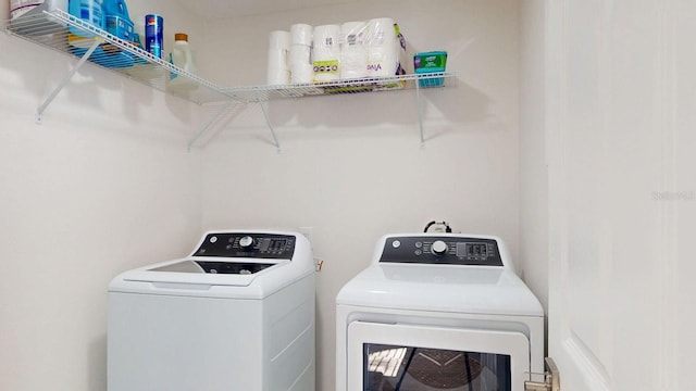4530 5th Ave S, Saint Petersburg, FL 33711 - laundry area featuring washing machine and dryer