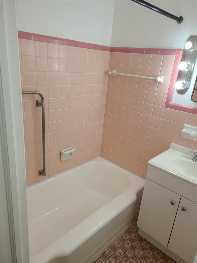 548 3rd St N, Saint Petersburg, FL 33701 - bathroom featuring shower / bath combination, vanity, and tile patterned flooring