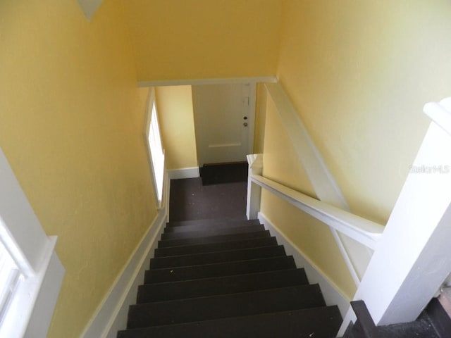 548 3rd St N, Saint Petersburg, FL 33701 - view of staircase