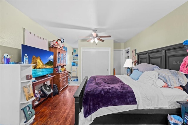 548 3rd St N, Saint Petersburg, FL 33701 - bedroom with wood finished floors, ceiling fan, and a closet