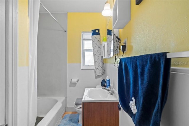 548 3rd St N, Saint Petersburg, FL 33701 - bathroom featuring toilet, shower / tub combo, and vanity