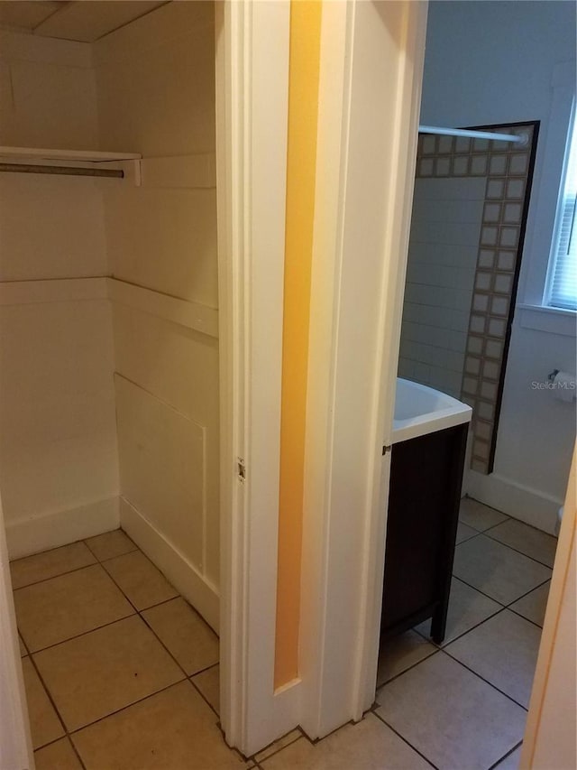 548 3rd St N, Saint Petersburg, FL 33701 - bathroom with tile patterned floors