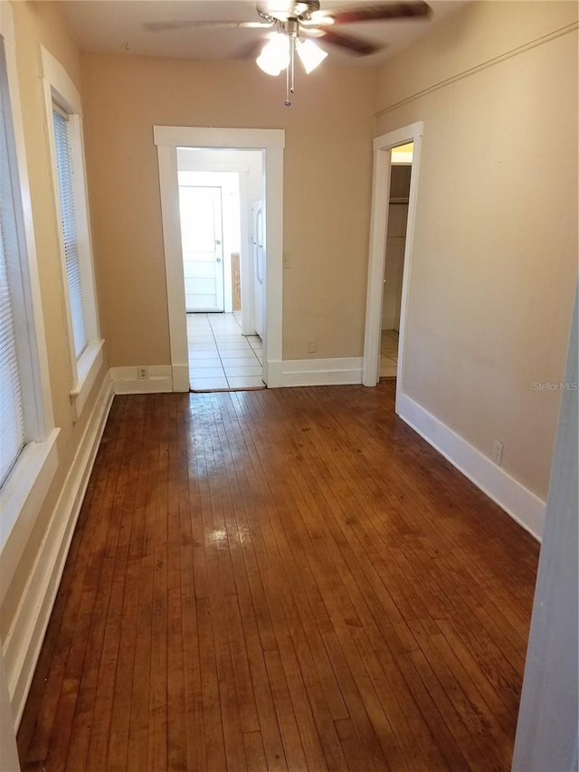 548 3rd St N, Saint Petersburg, FL 33701 - unfurnished room featuring dark wood-style flooring, baseboards, and a ceiling fan