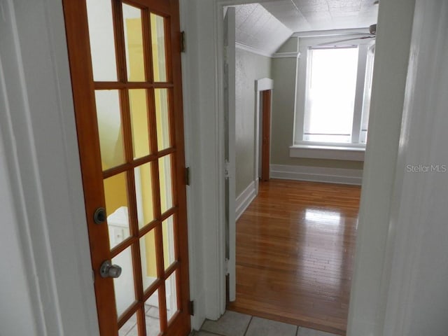 548 3rd St N, Saint Petersburg, FL 33701 - hallway featuring wood finished floors, baseboards, and vaulted ceiling