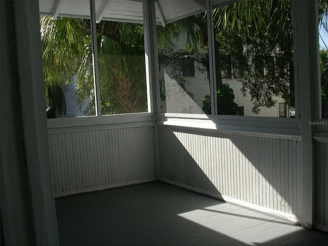 548 3rd St N, Saint Petersburg, FL 33701 - unfurnished sunroom with a healthy amount of sunlight