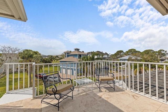 2050 N Pointe Alexis Dr, Tarpon Springs, FL 34689 - balcony featuring a residential view