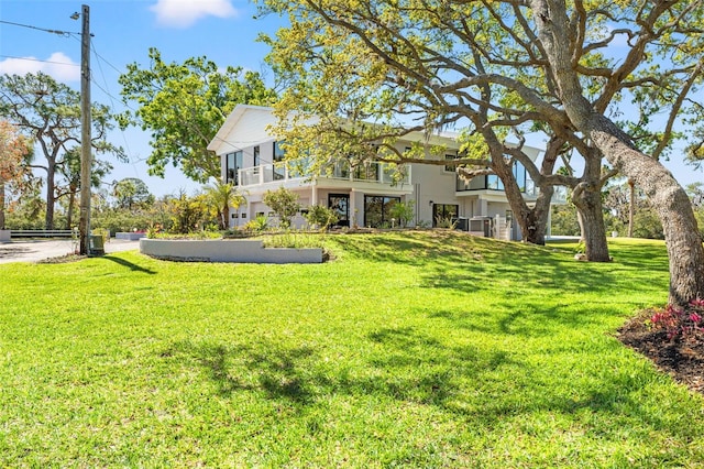 7049 Peninsular Dr, New Port Richey, FL 34652 - view of green lawn