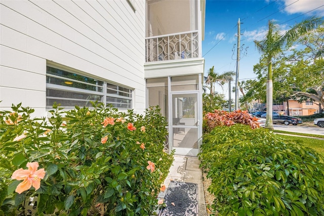615 10th Ave NE Unit 1, Saint Petersburg, FL 33701 - property entrance featuring a balcony