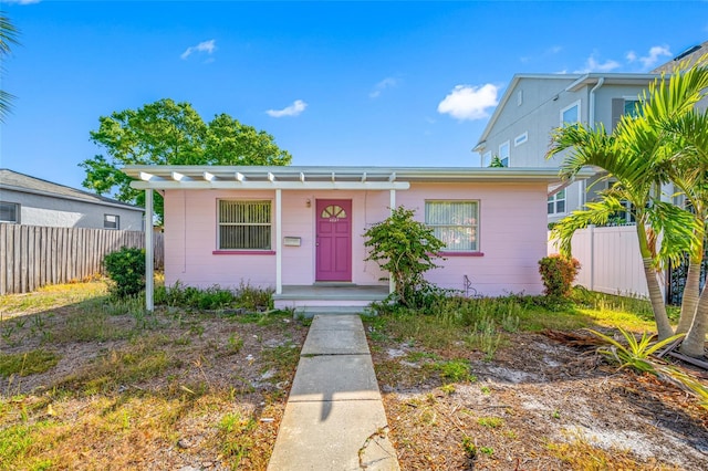 2827 1st St NE, Saint Petersburg, FL 33704 - bungalow with fence