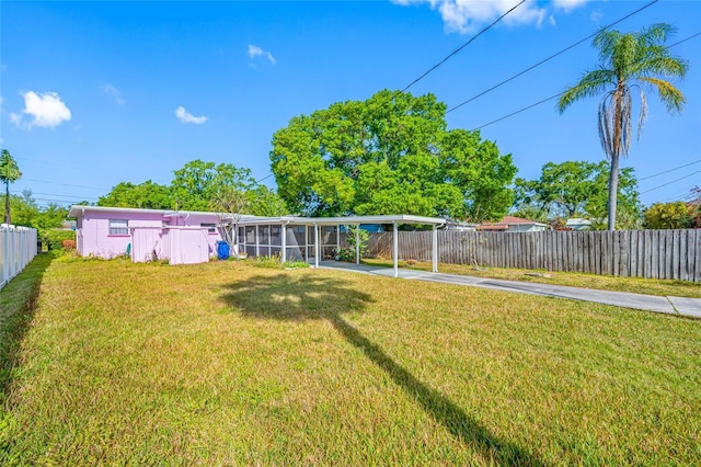 2827 1st St NE, Saint Petersburg, FL 33704 - view of yard featuring driveway and fence